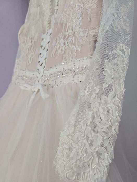 Biała Suknia ślubna z łososiowym gorsetem r.46