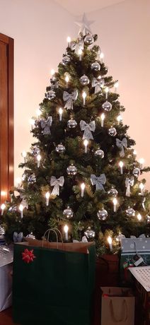 Bolas, laços e estrela - decorações de natal