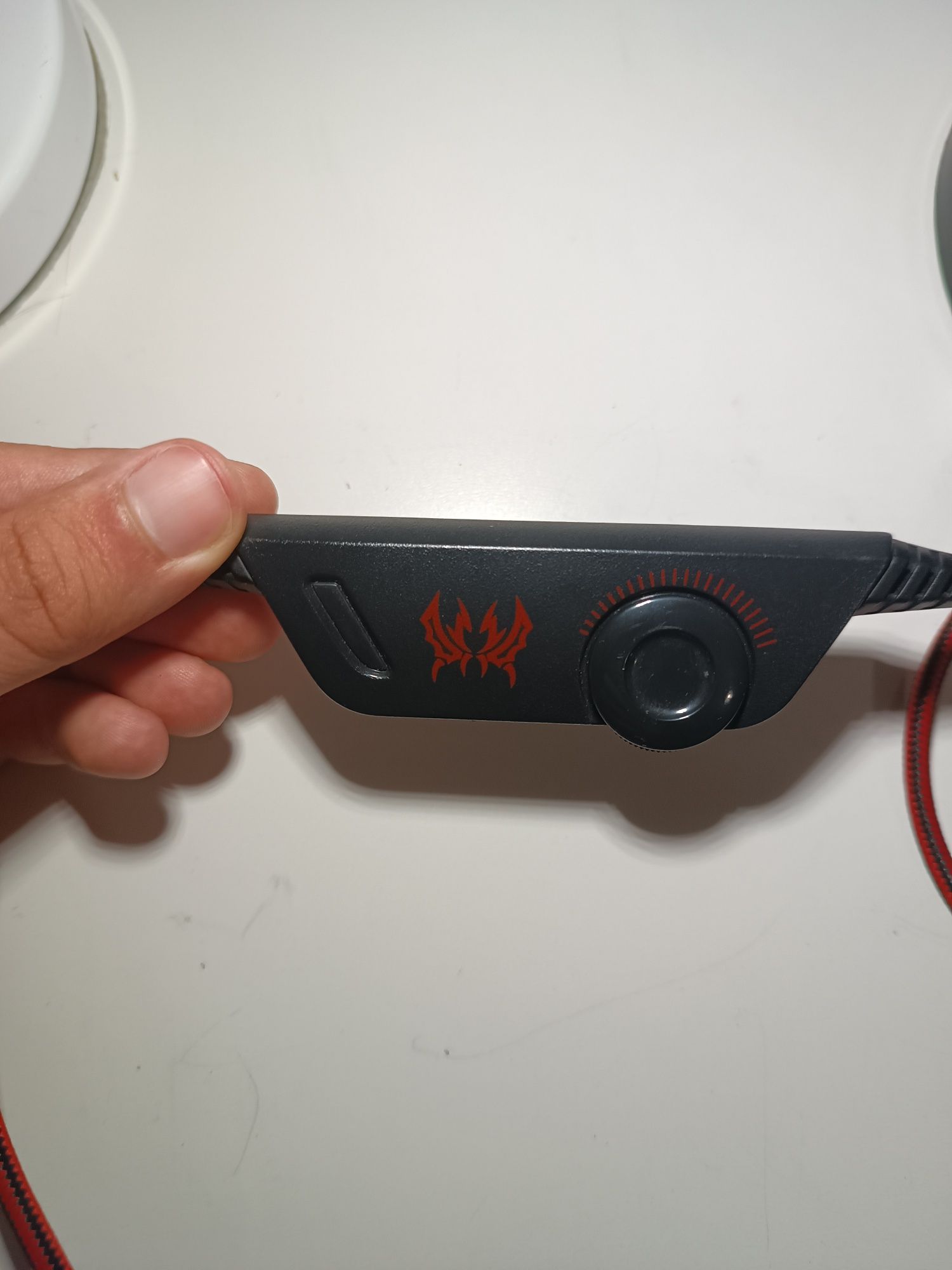 Fones gamer com adaptador novo e LED's vermelhos (Kotion each g2000)