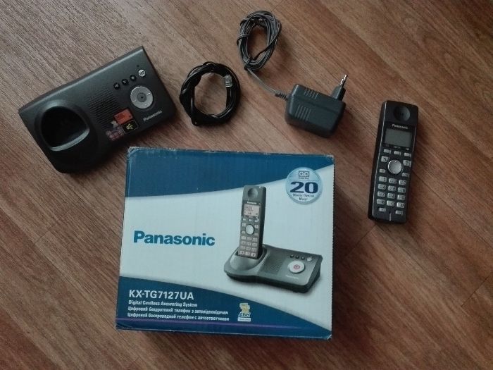 Телефон с АОН и автоответчиком Panasonic KX-TG7127UA