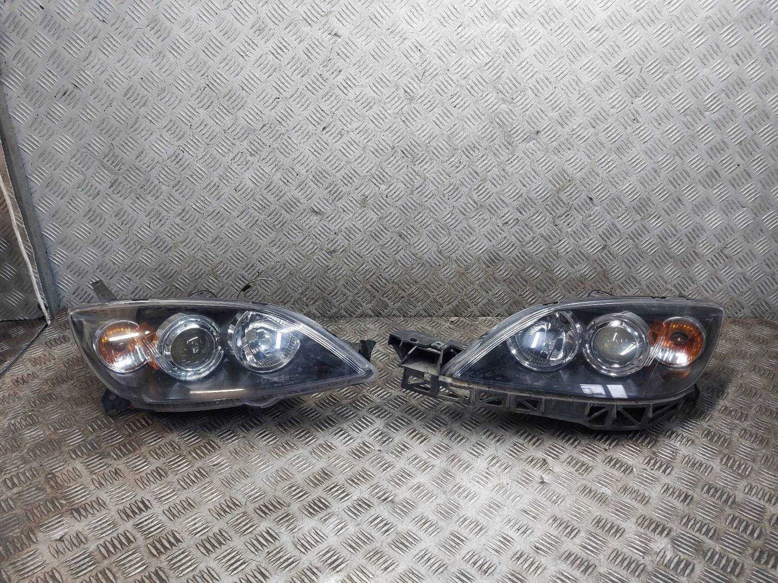 LAMPA LEWY PRZÓD + PRAWY PRZÓD MAZDA 3 I HB 5D BK EU EUROPA TYC