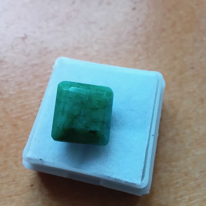 Esmeralda Natural de 10.60 ct.   Certificada