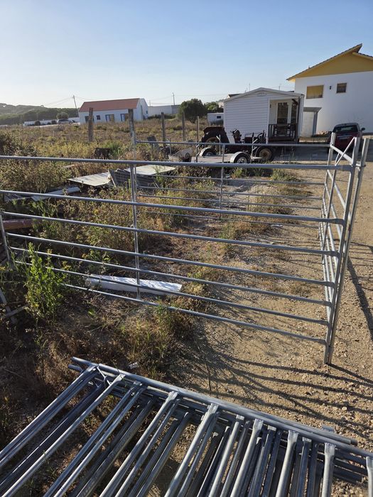 Vendo grades para ovelhas