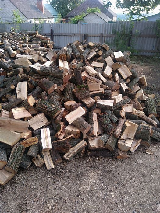 Дрова твердых пород- дуб, ясень,акация.