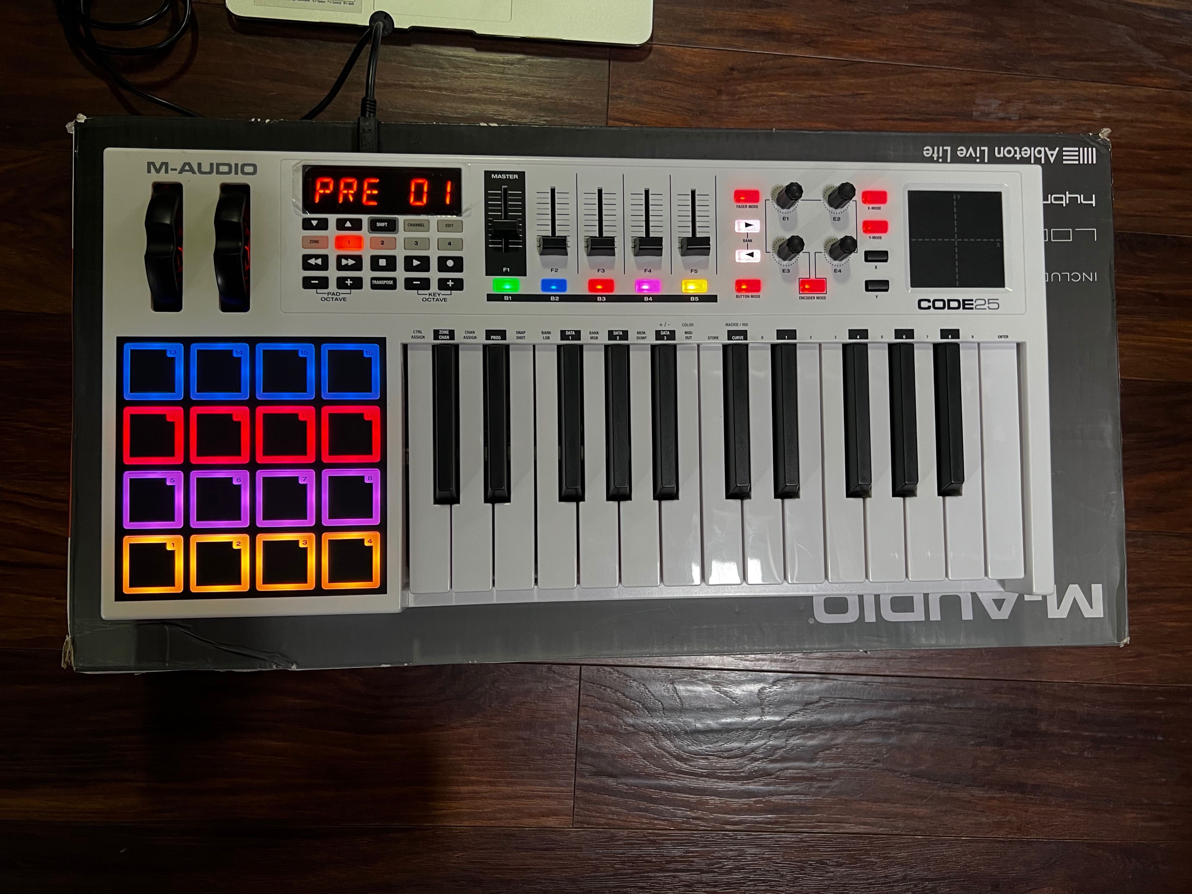 M-AUDIO CODE 25 white MIDI karton klawiatura sterująca