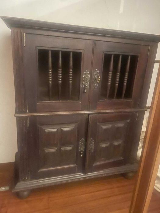 móvel antigo madeira escura