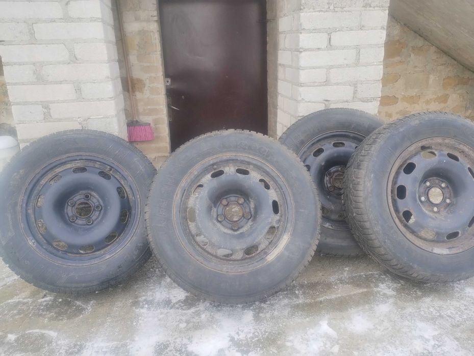 Koła zimowe na felgach stalowych 195/65 R15 rozstaw otworów 5x100