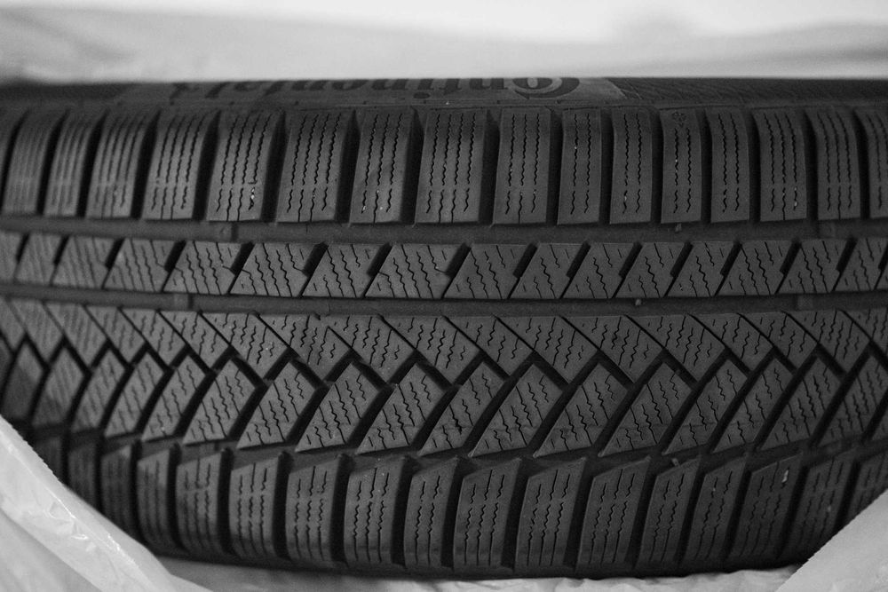 Opony zimowe Continental 255/45 R 20 V