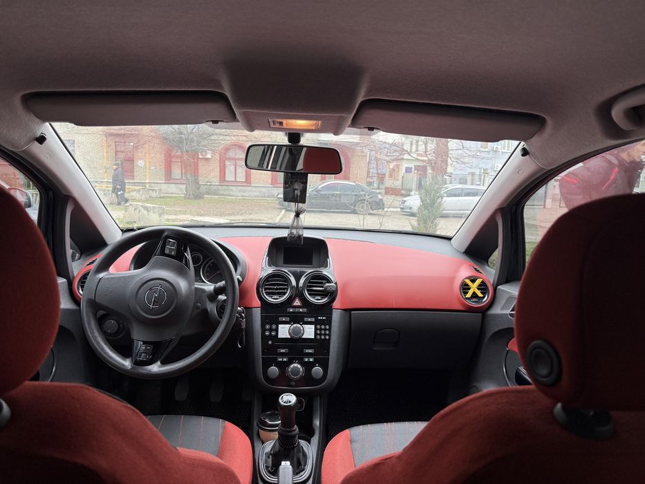 В продажі автомобіль опель корса Д