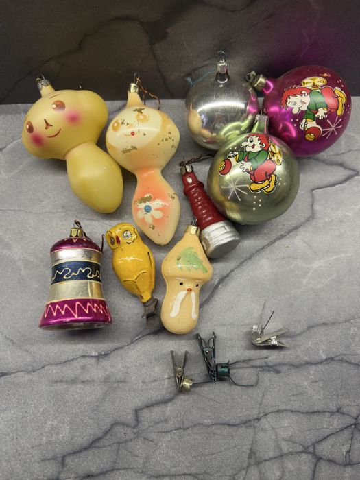 Новогодние игрушки,дед мороз,подставка под серебристую елку