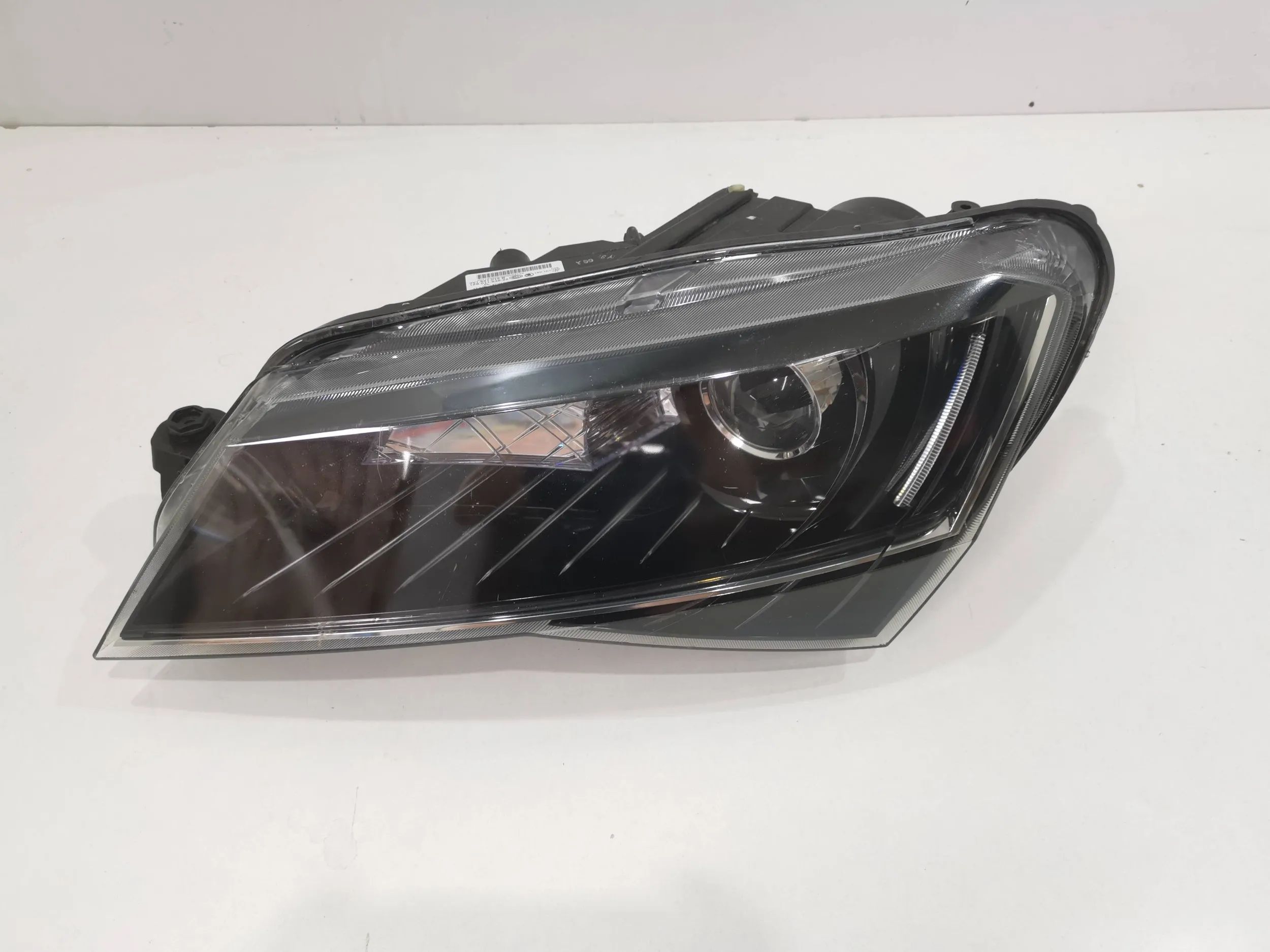 Superb Iii 3V Lampa Lewy przód igła Xenon Led