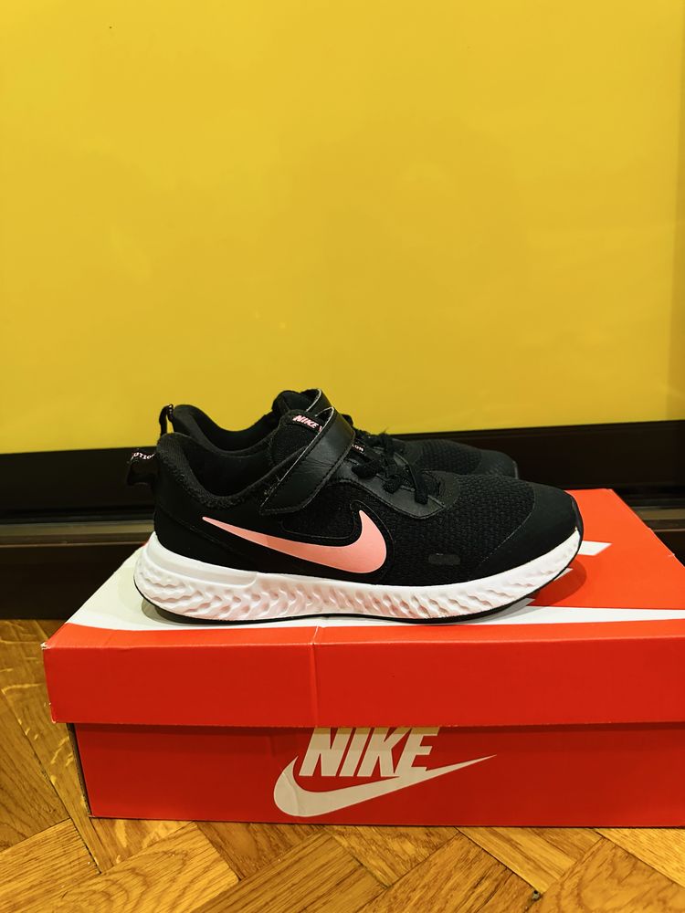 Кроссовки Nike Revolution размер 34