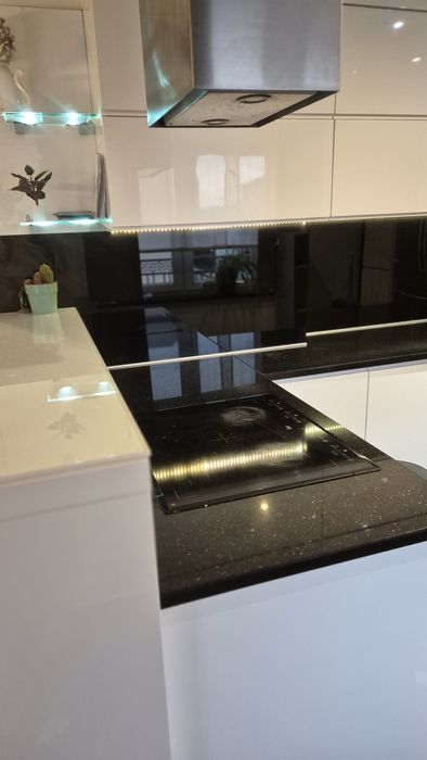 Meble kuchenne biale + blat granit czarny stary galaxy