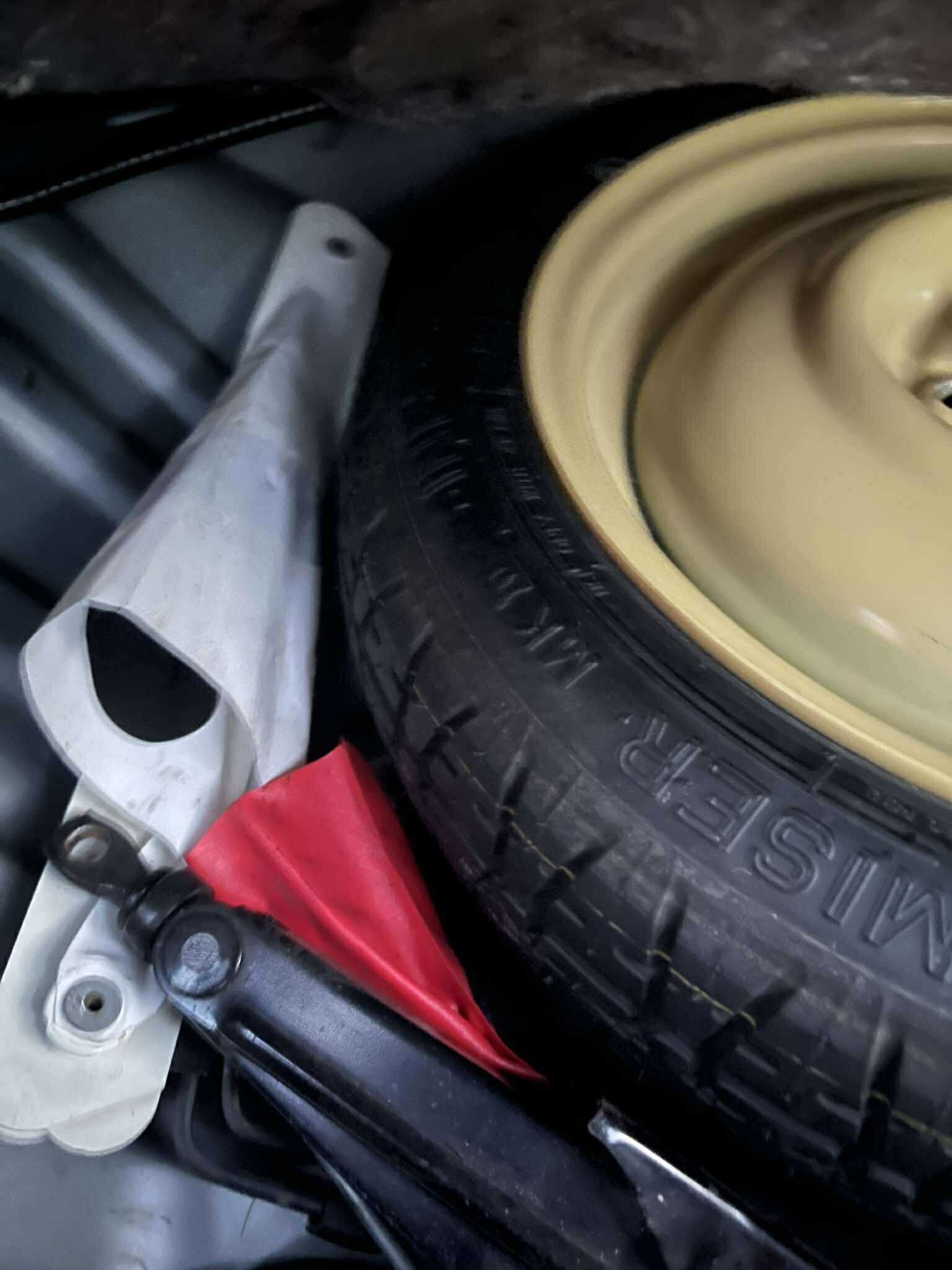 Daihatsu Sirion 1.3, Klimatyzacja, dwie opony gratis