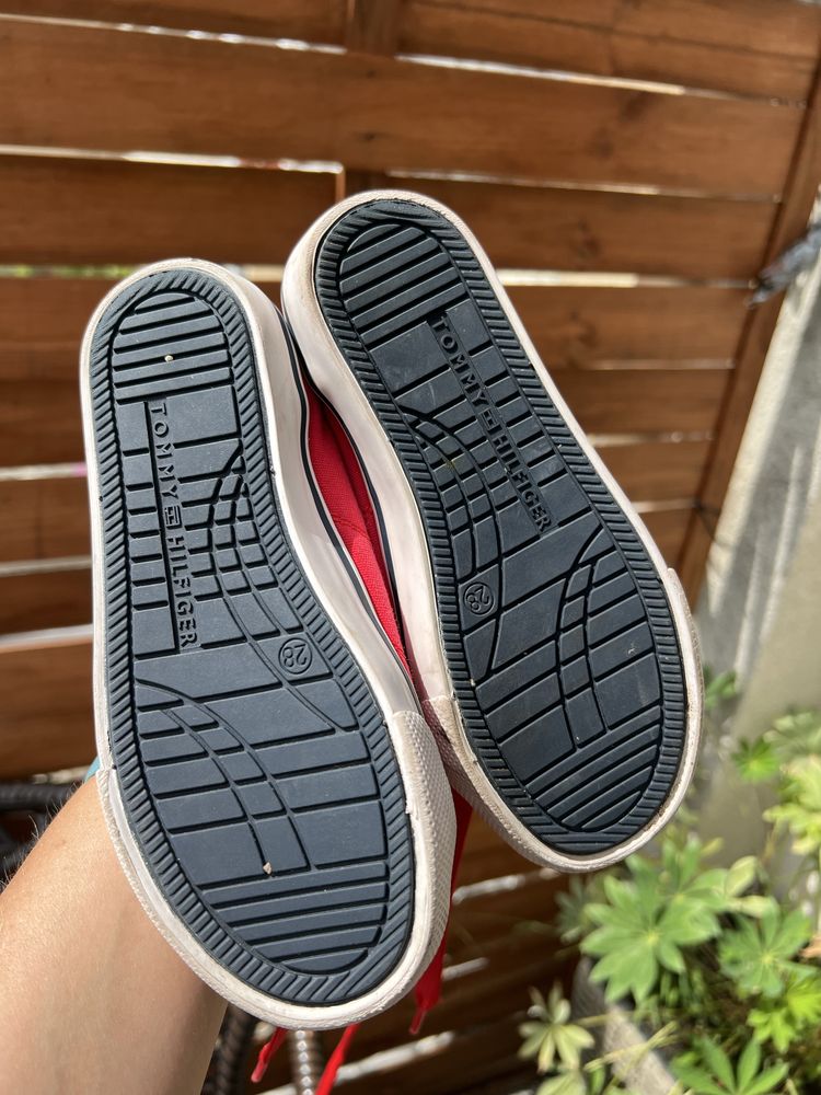 Czerwone trampki Tommy Hilfiger 28
