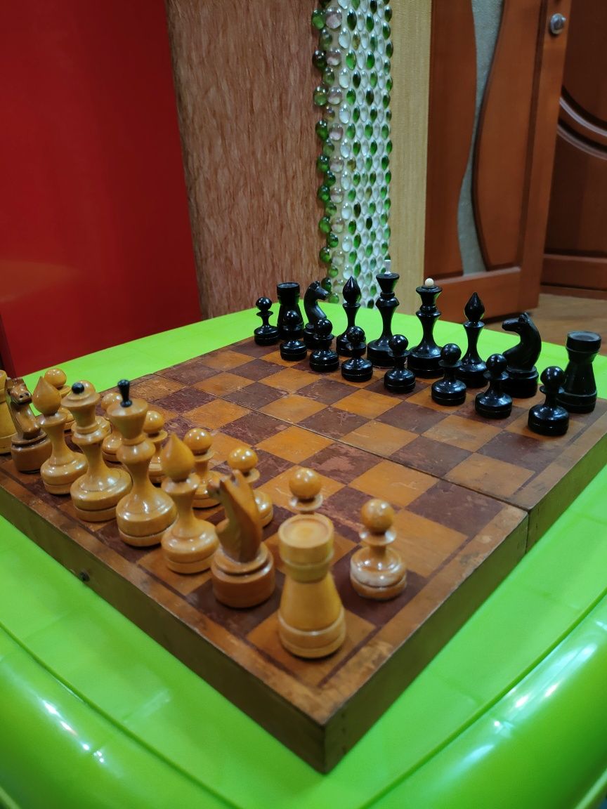 Халтурина набор деревянные шахматы 30х30 см.