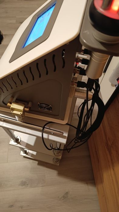 Косметологический комбайн:  аппарат кавитации, RF-лифтинга, вакуум