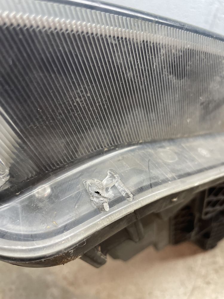 Skoda SuperB xenon led lampa lewy przód przed lift
