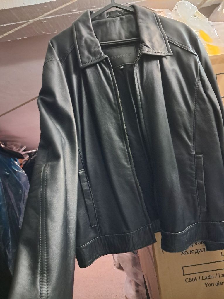25€ Vendo casaco em pele preto da Gianone tamanho 52