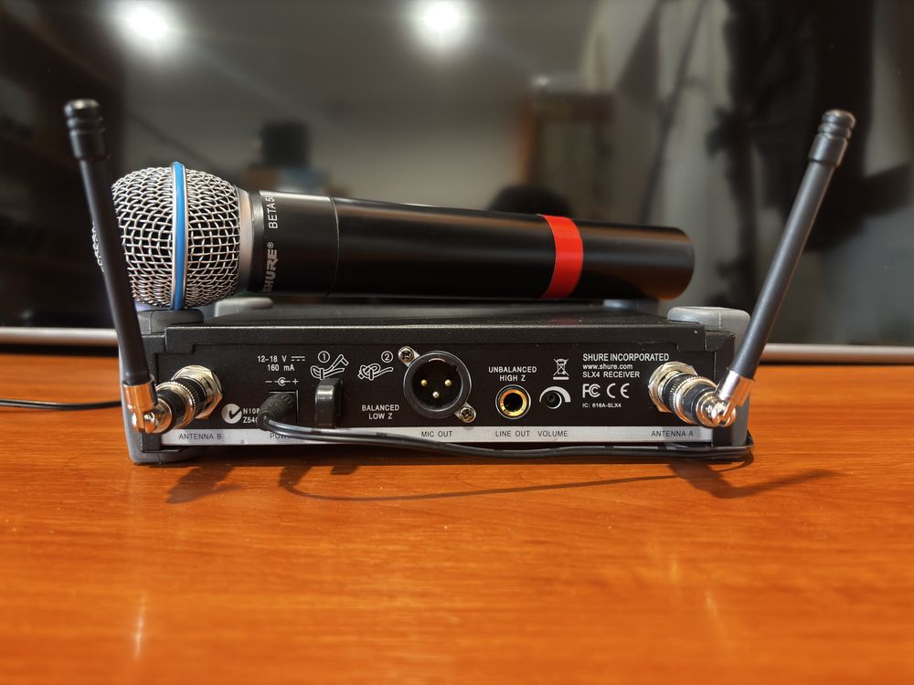 Shure SLX 4. Shure Bera 58A SLX2 P4