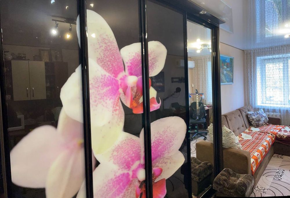 Продаж гарної кімнати з зручним місцерозташуванням.