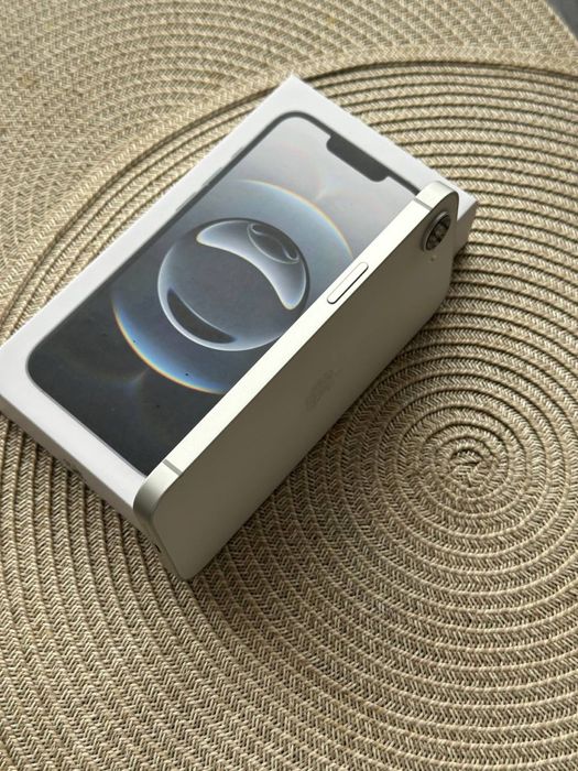 Продам IPhone 16 E 256 Neverlock