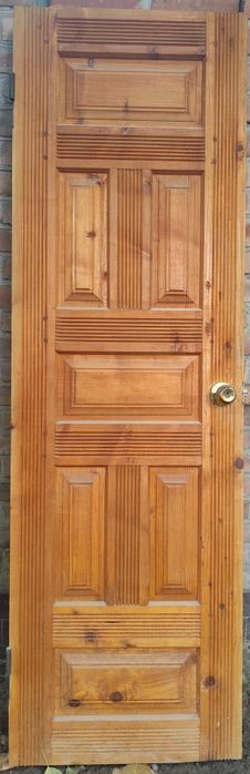 Міжкімнатні двері з міцного дерева
