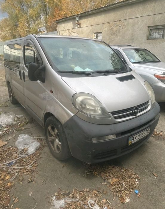 Опель Віваро 2004 рік