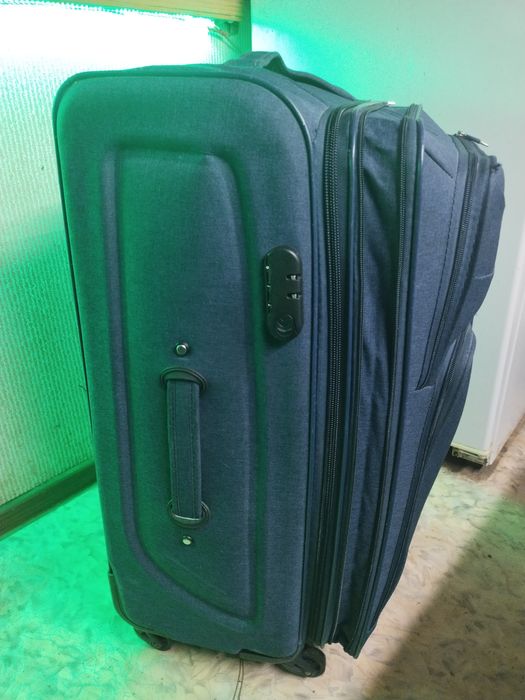 Велика, синя, тканева валіза