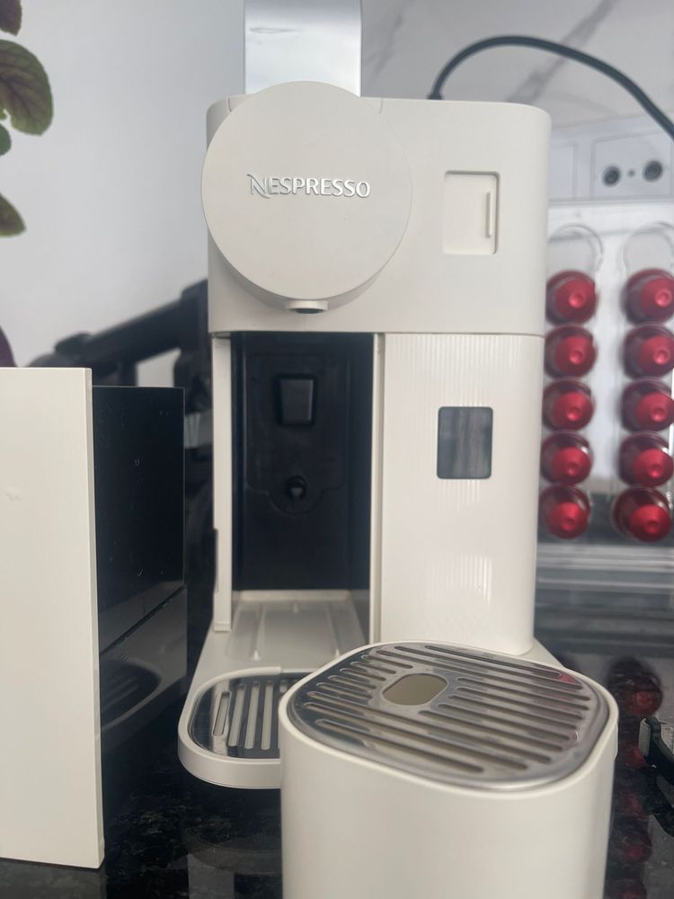 Maquina Cafe Nespresso Latissima