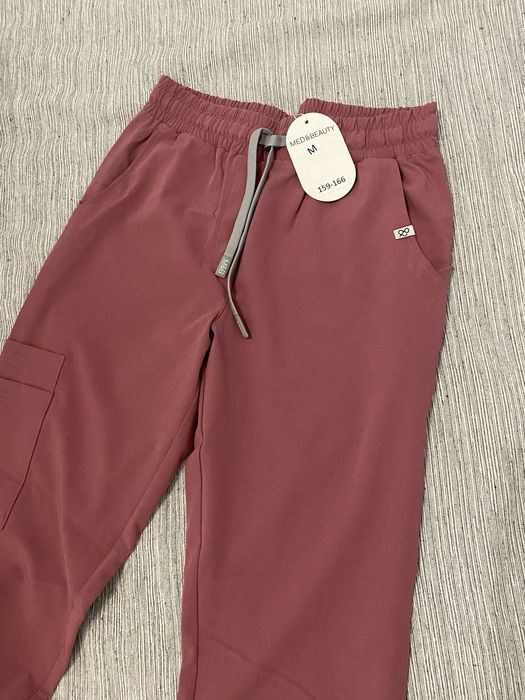 NOWE z metką spodnie medyczne, joggery Med&Beauty, różowe, M
