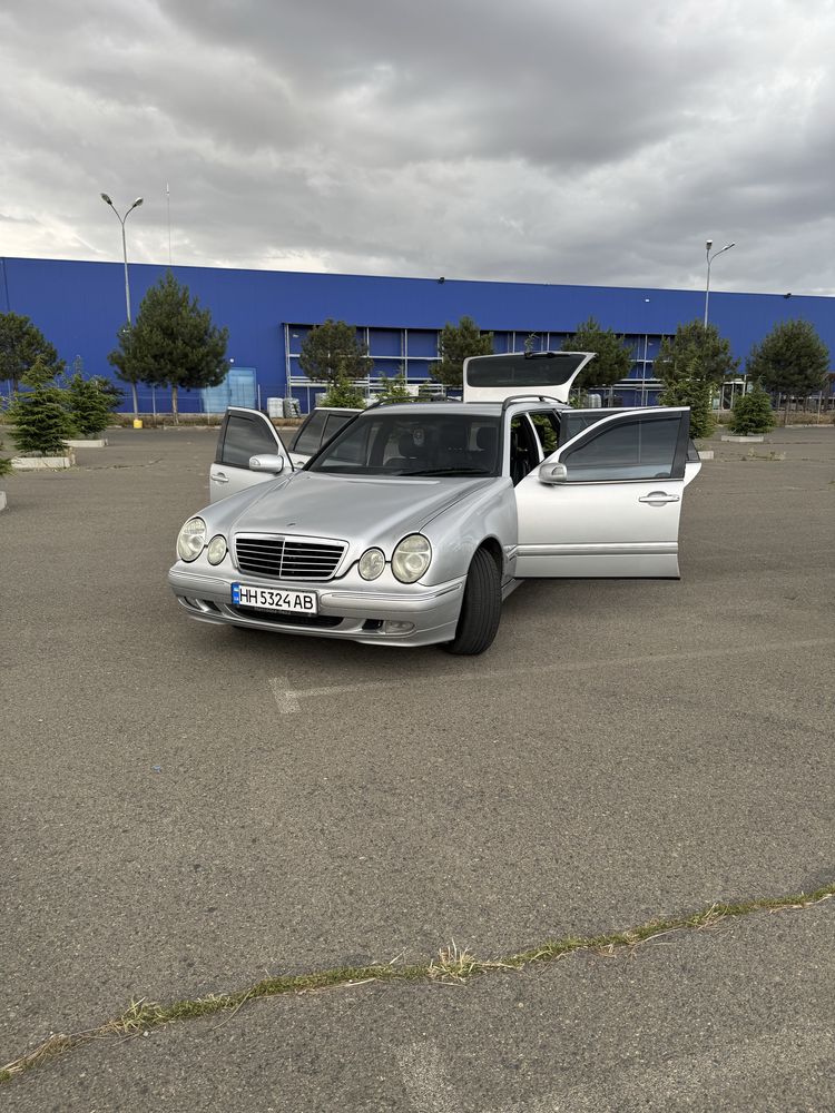 Мерсадес 210 автомат 2.1 дизель