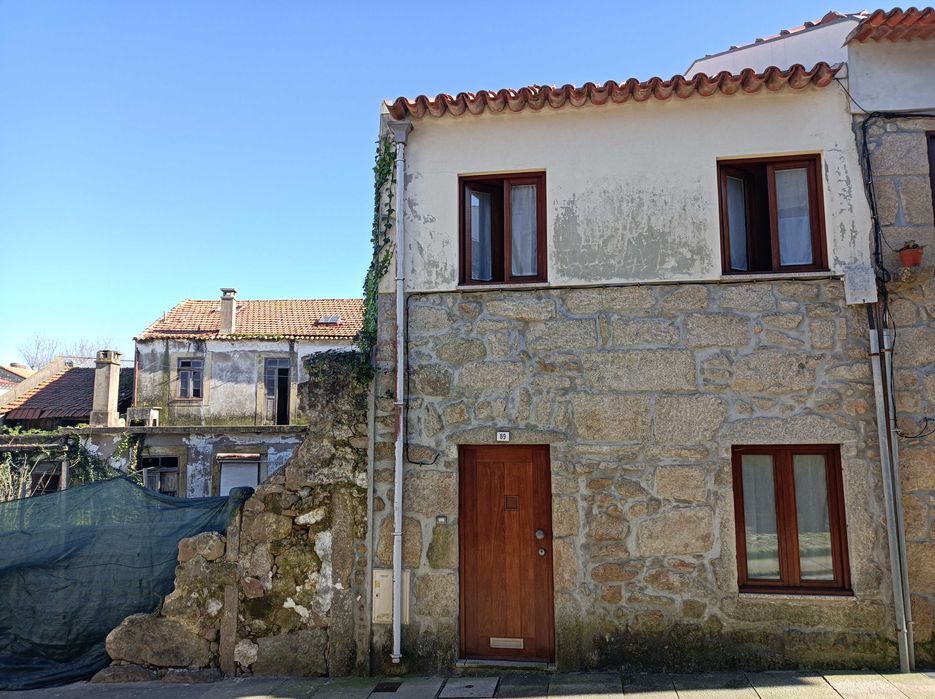 Casa T2 com vista para o Rio Ave na Rua do Socorro em Vila do Conde.