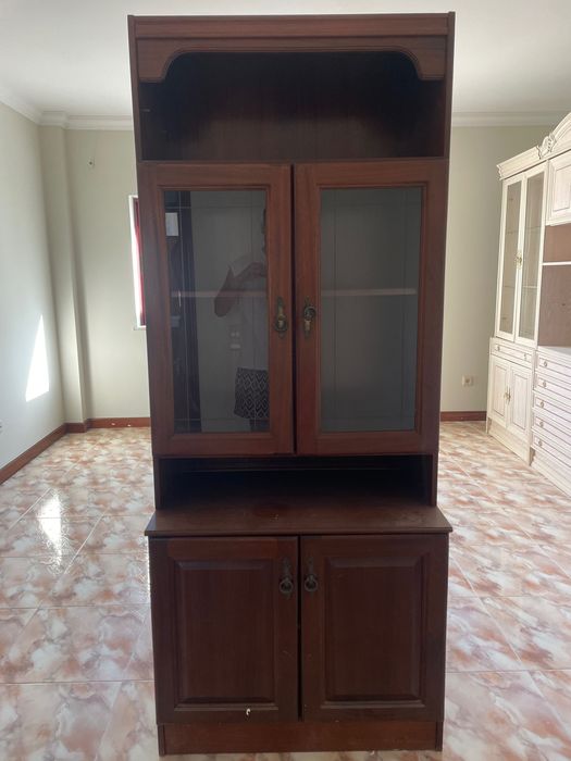 Estante/cristaleira de Sala em Madeira – 195x79cm
