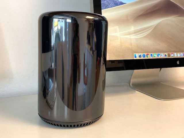 Apple Mac pro 12 Core - 2.7 gHz 64gb