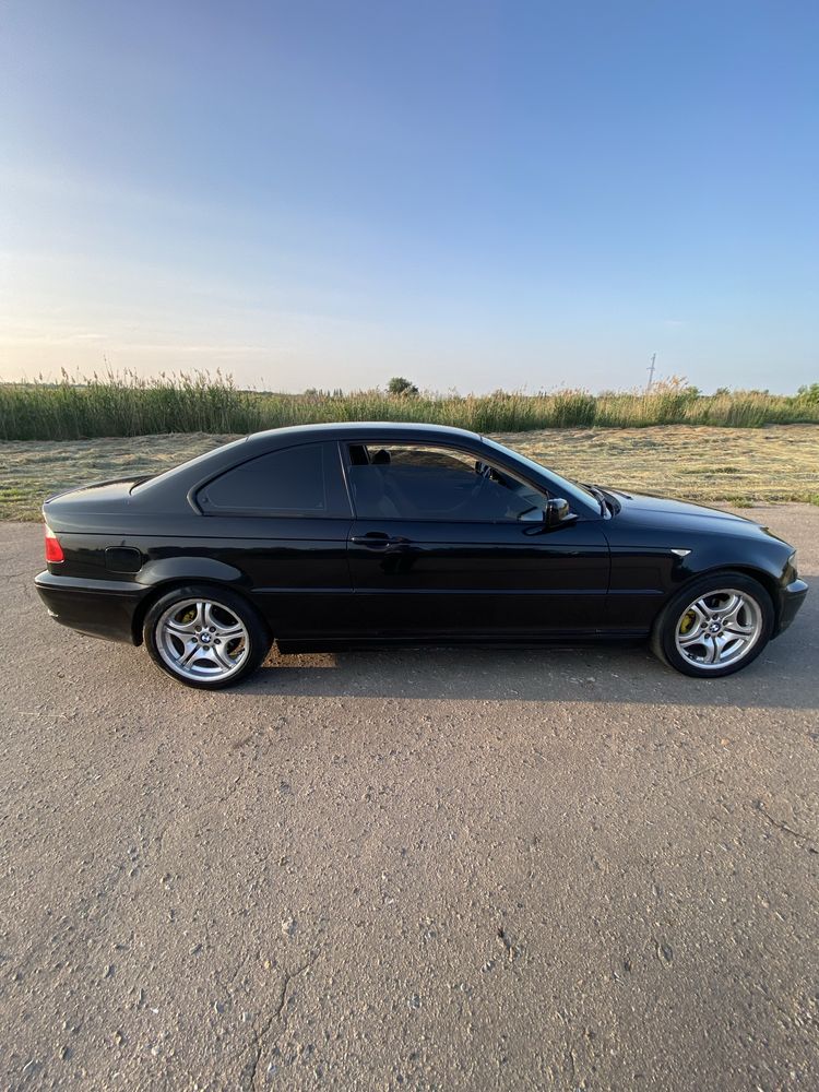 Продам свою BMW 3 купе, с машиной отдаю комплект зимней резины.