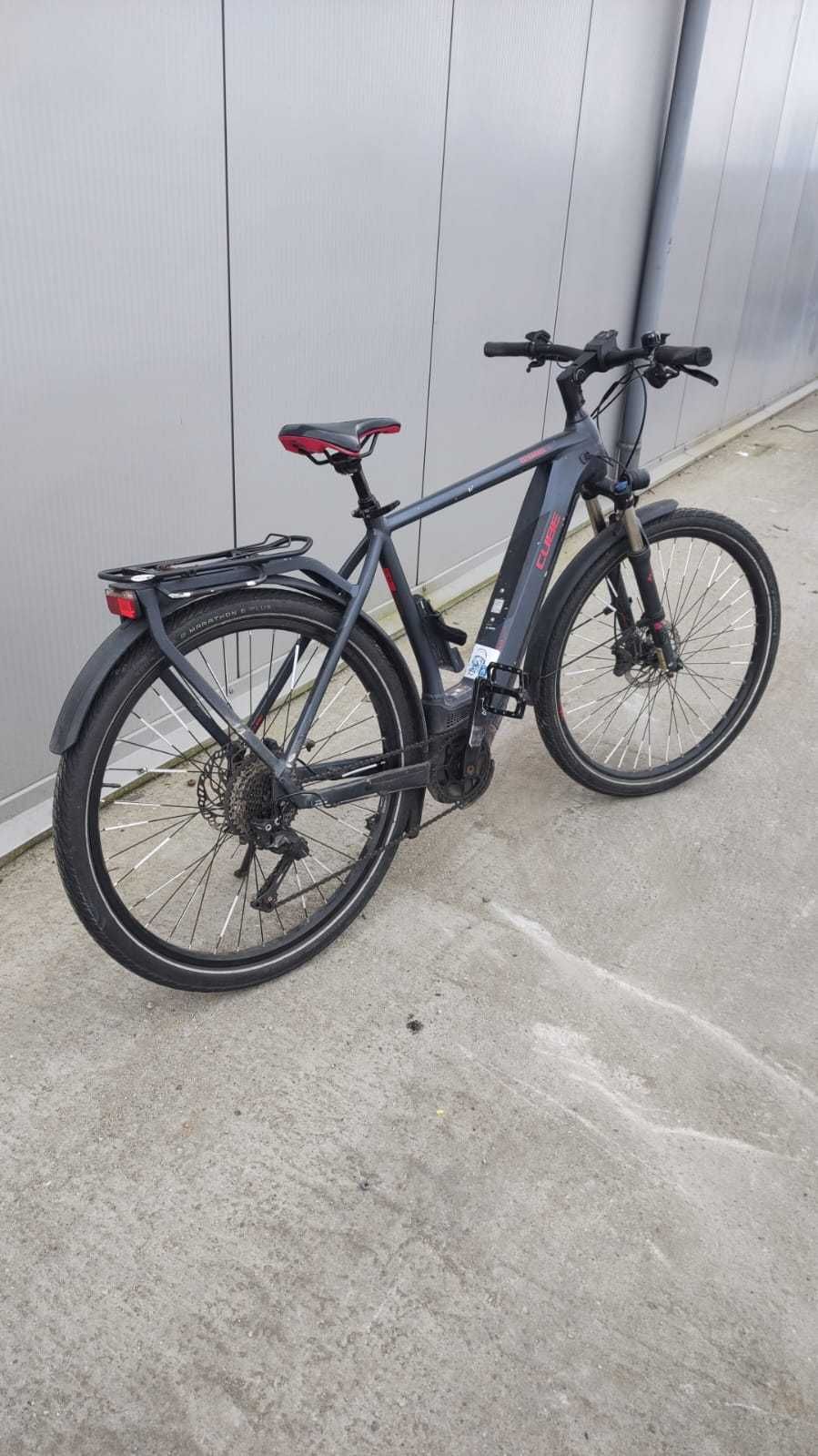 CUBE Kathmandu Hybrid 625 EXC