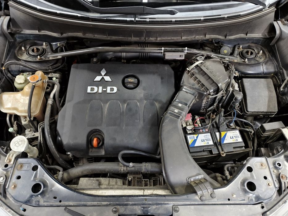 Mitsubishi Outlander 2 2.0 Did  4x4  7-osobowy  fabrycznie bez DPF
