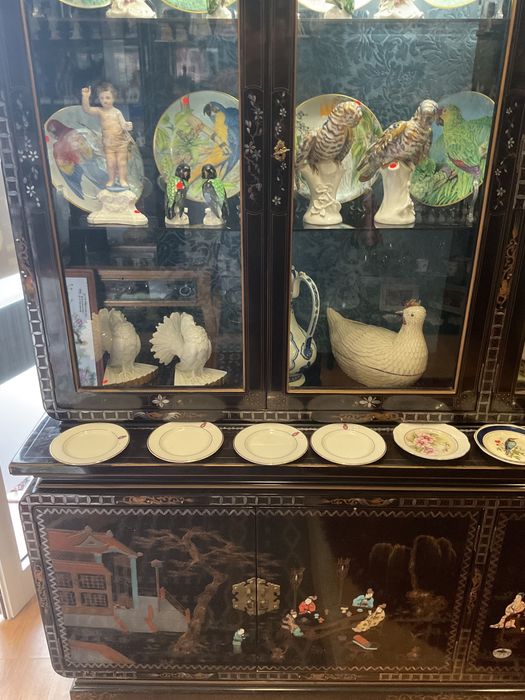 Vitrina cabine oriental lacado trabalhado 2 partes .1,98x2,00 cm