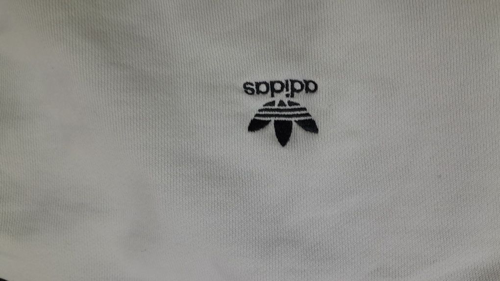 Biała bluza z kapturem krótszą Adidas XS/L