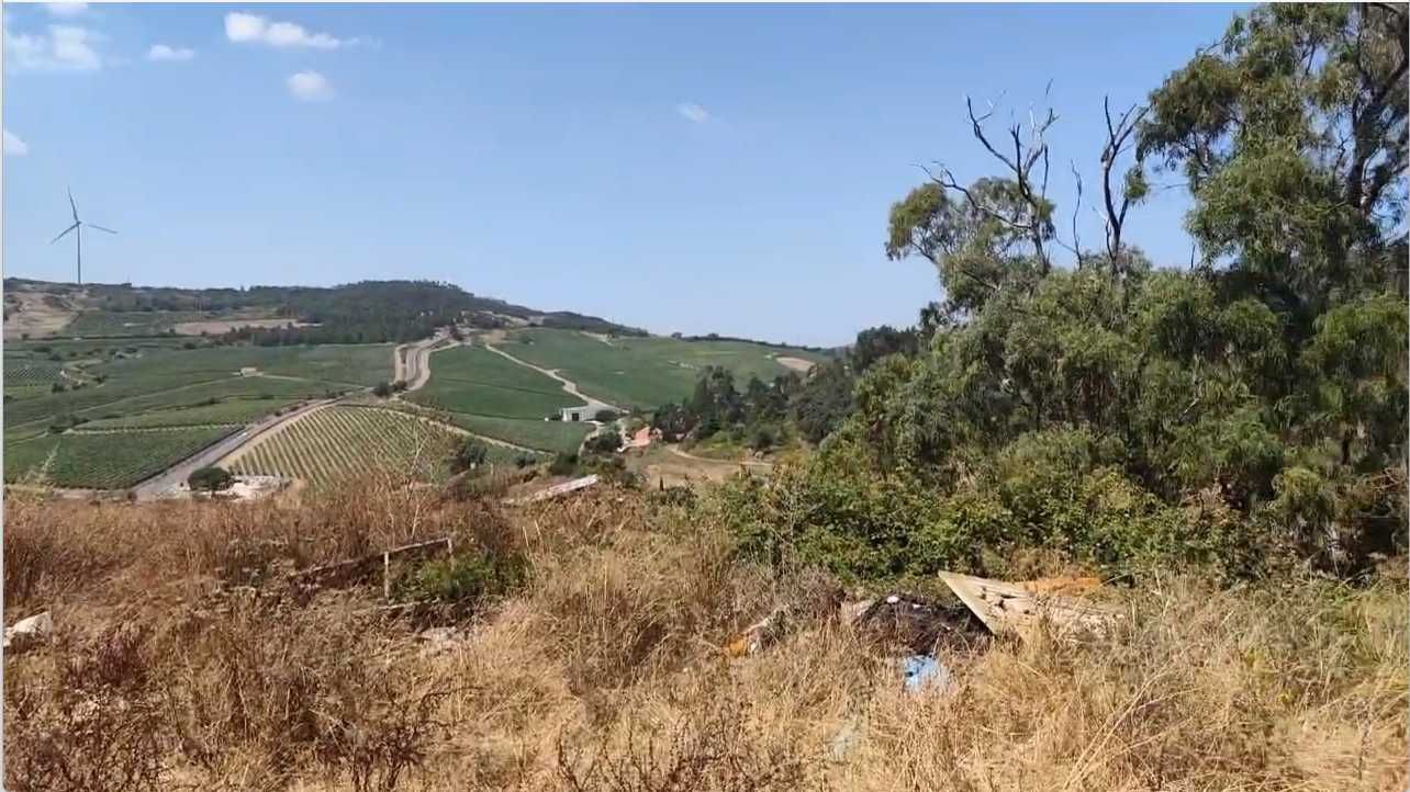 Terreno Urbano 642m2 com água, Luz e Comunicações à entrada.