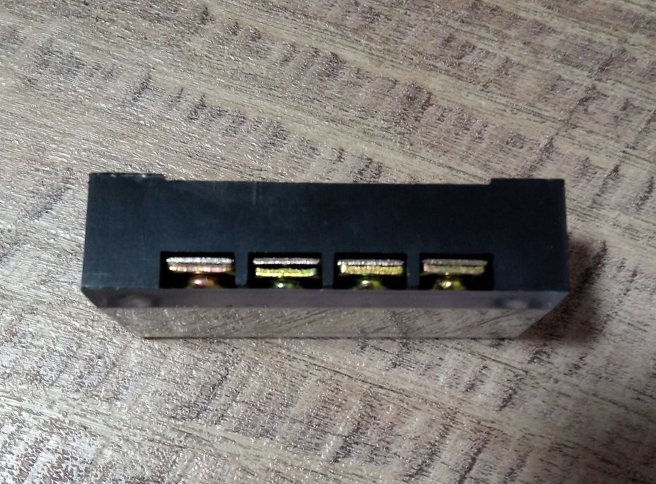 Клеммна колодка в корпусі TB 3504