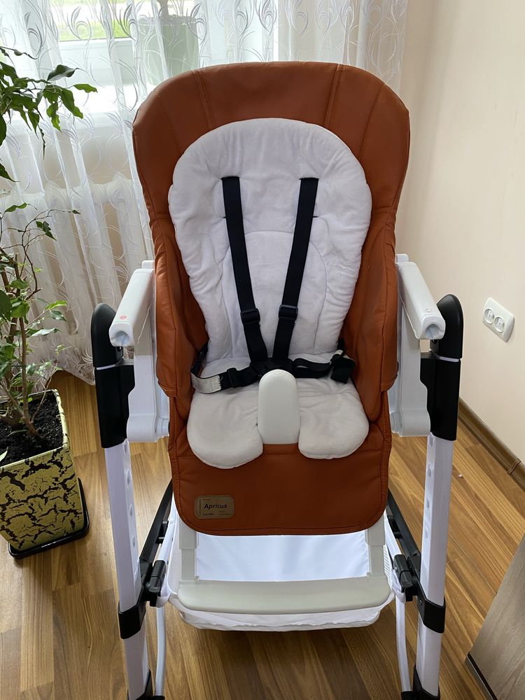 Дитяче крісло для годування carrello apricus