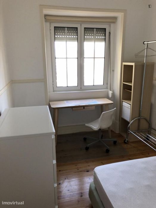 Quarto - localizado em Sete Rios Lisbon