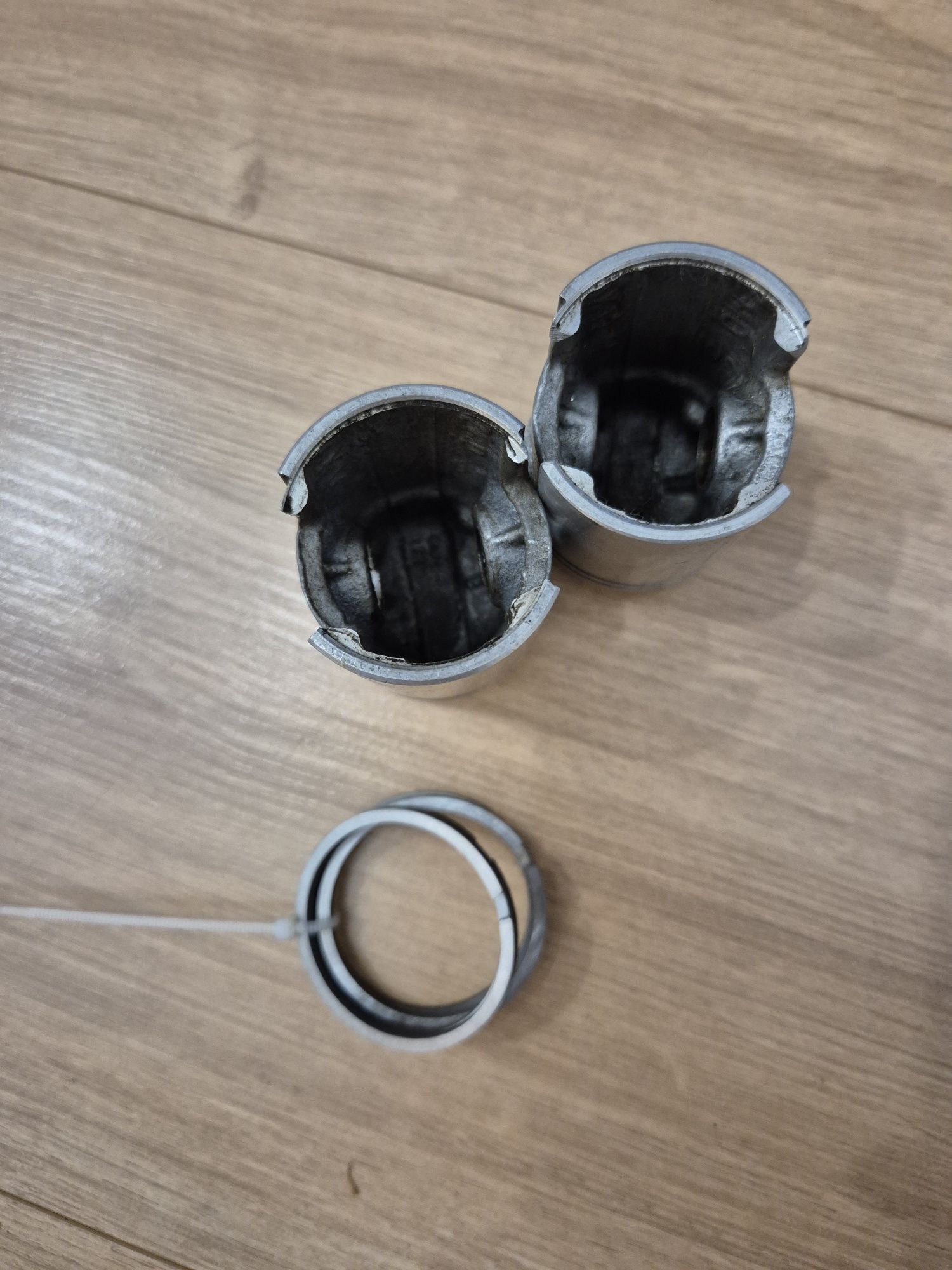 Cylinder fi 40 ZMD Dezamet + 2 tłoki + 4 pierścienie NOWY ROMET