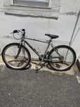 Bicicleta cinzenta