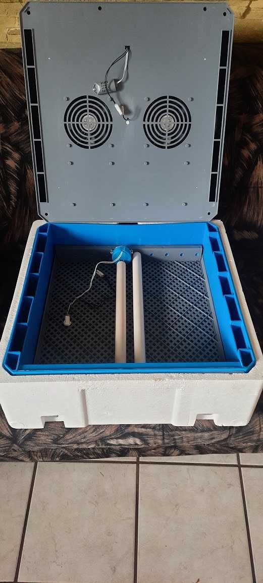 Inkubator 240 jaj automatyczny