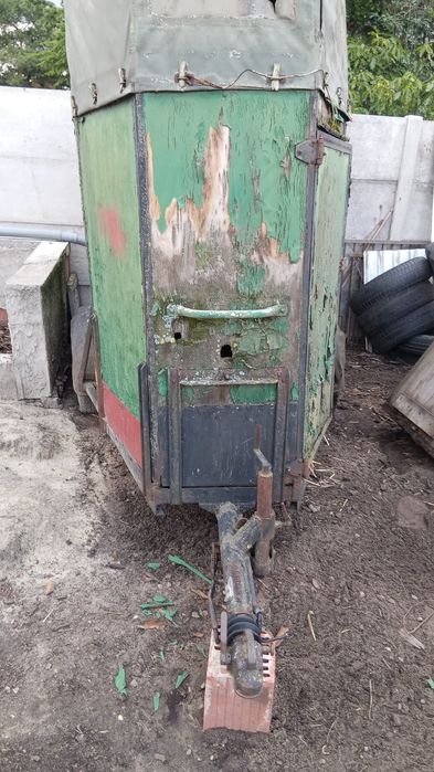Przyczepka do przewozu koni