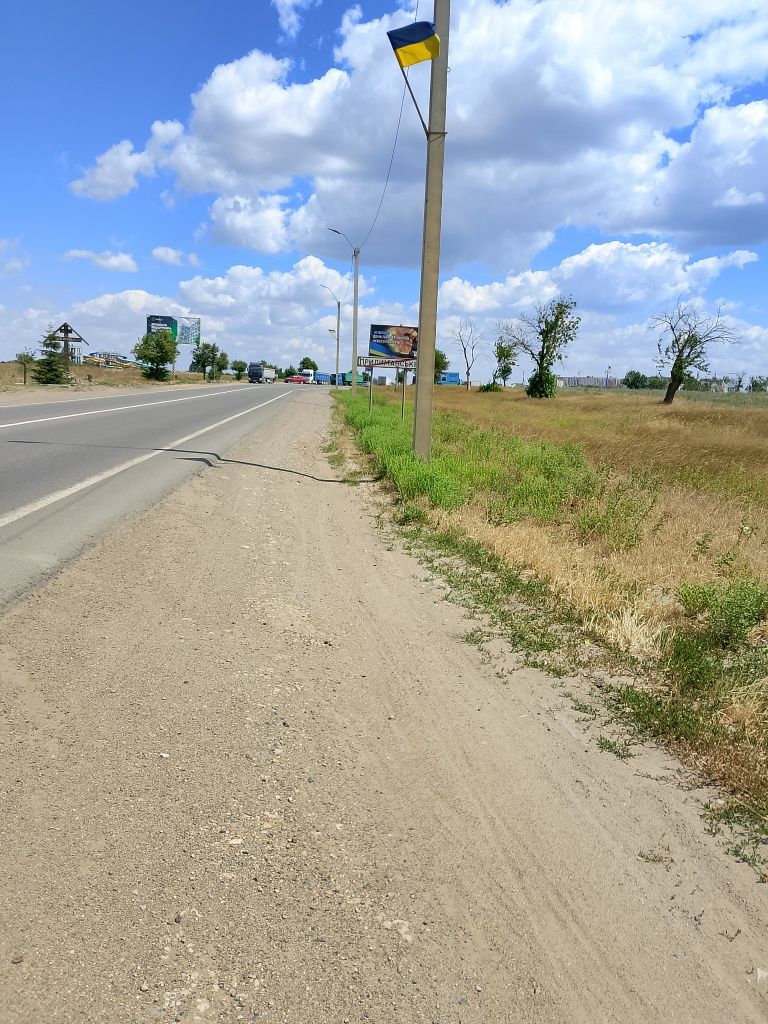 Срочно продам 4 гект, земли,на трассе , до круга,7км от хозяина
