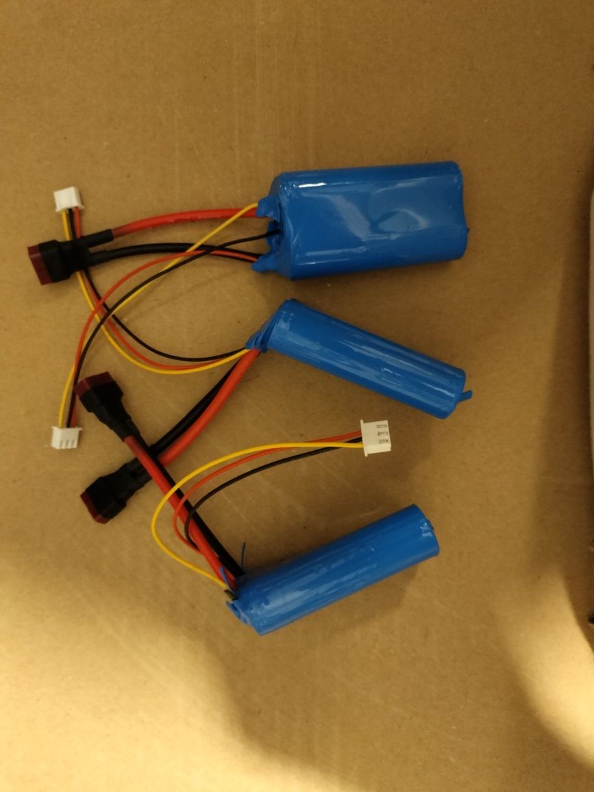 Ogniwa 2s 3x każde ogniwo o pojemności  3000mah